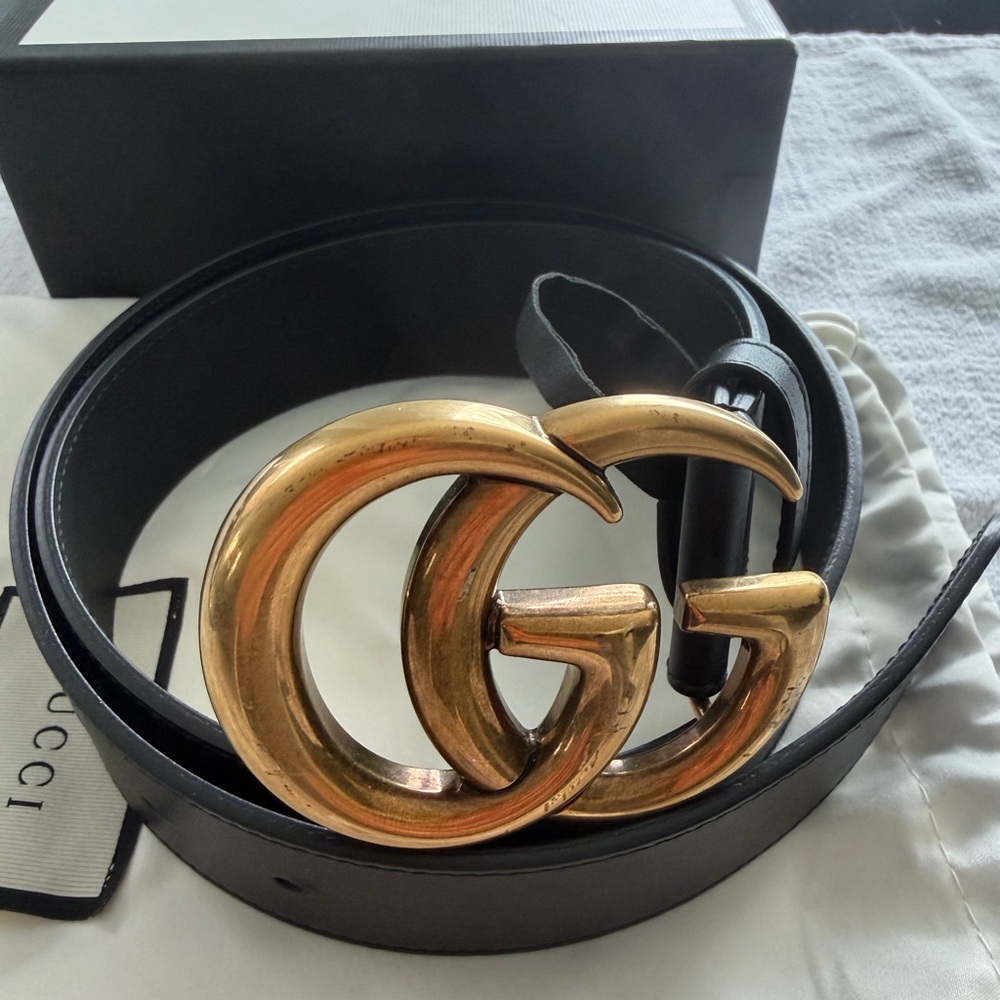 Black Gucci belt in great condition for sale!